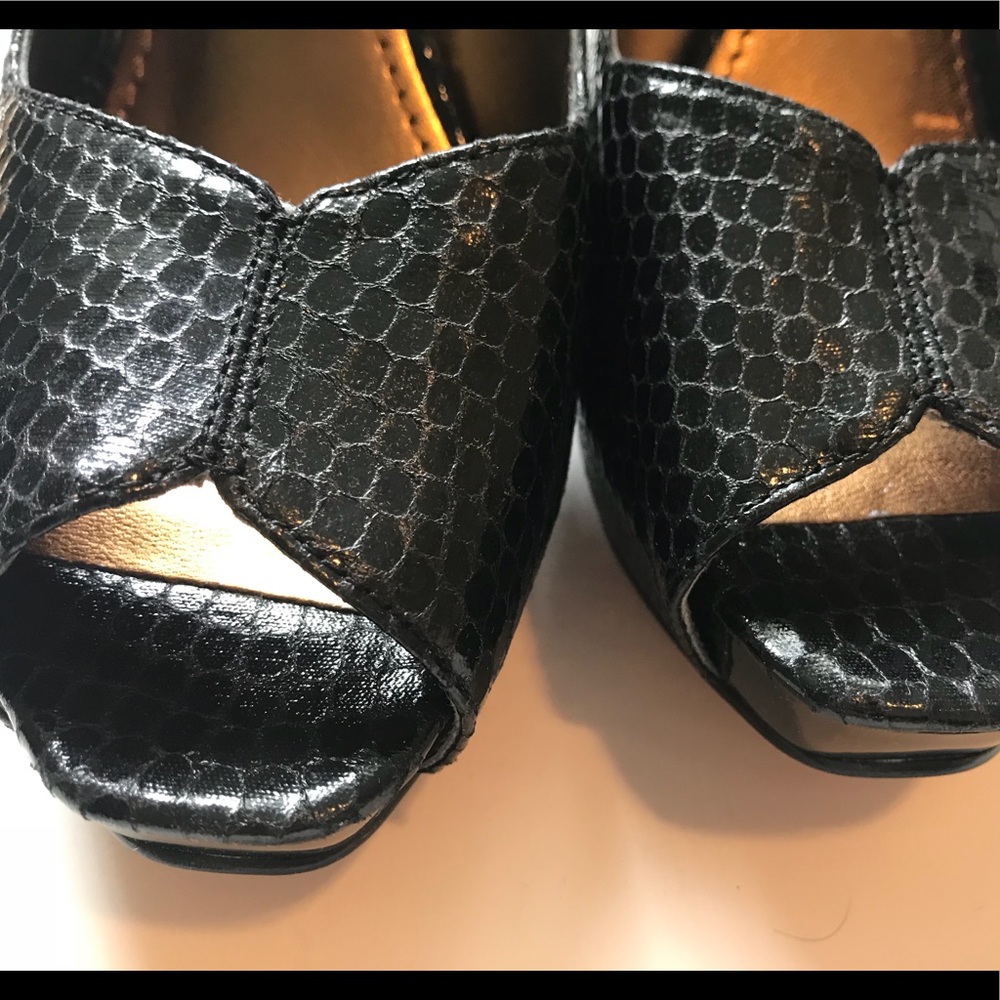 Nine West Black Peep Toe Heels - Picture 3 of 8